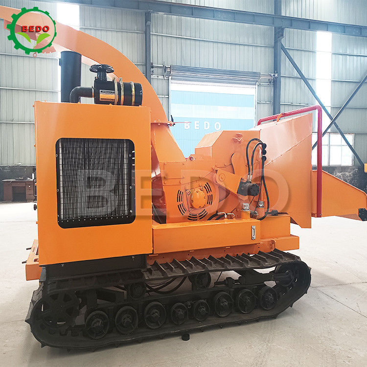 Motor Diesel Palm Trunk Wood Chipper Machine Crawler Tipo 102HP para Indonésia Plantação de Palmeiras Florestais