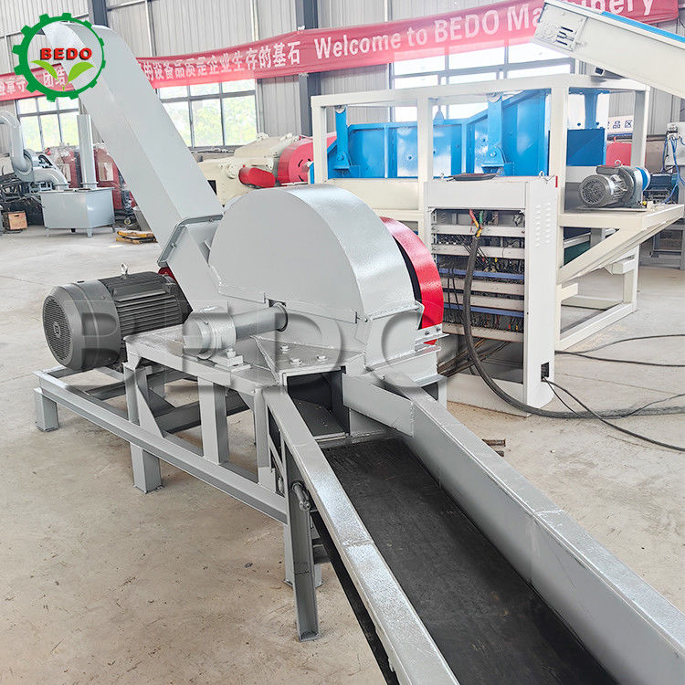 Máquina de trituração de madeira autoalimentada de 37 kW 3-5t/h Capacidade Triturador de ramos tipo tambor