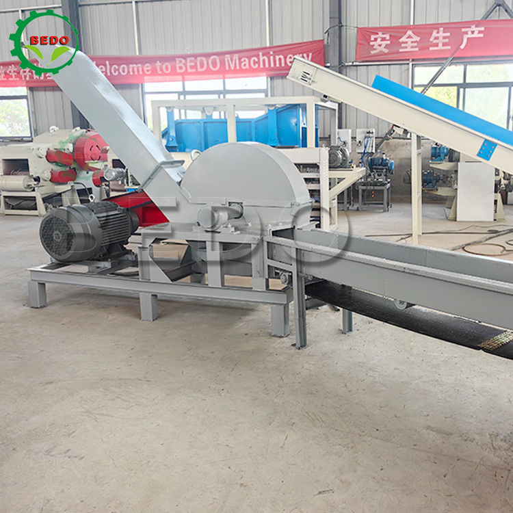 37KW Elétrico 6pcs lâminas máquina de trituração de madeira 4m Feed transportador tipo tambor triturador