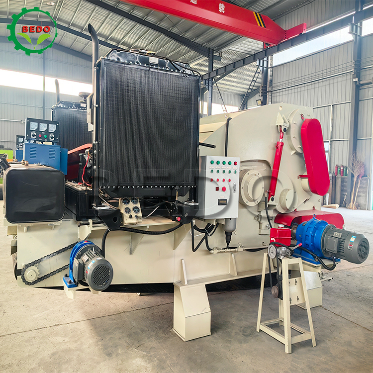 Motor hidráulico transportador de alimentação Diesel máquina de trituração de madeira certificada CE triturador de tipo tambor industrial