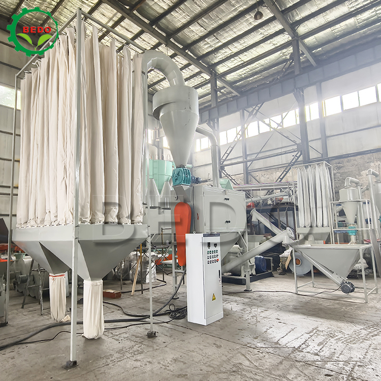 Máquina de pó de madeira de baixo ruído de 50 Hz com tamanho máximo de alimentação de 8 mm para moagem eficiente de serrada de madeira