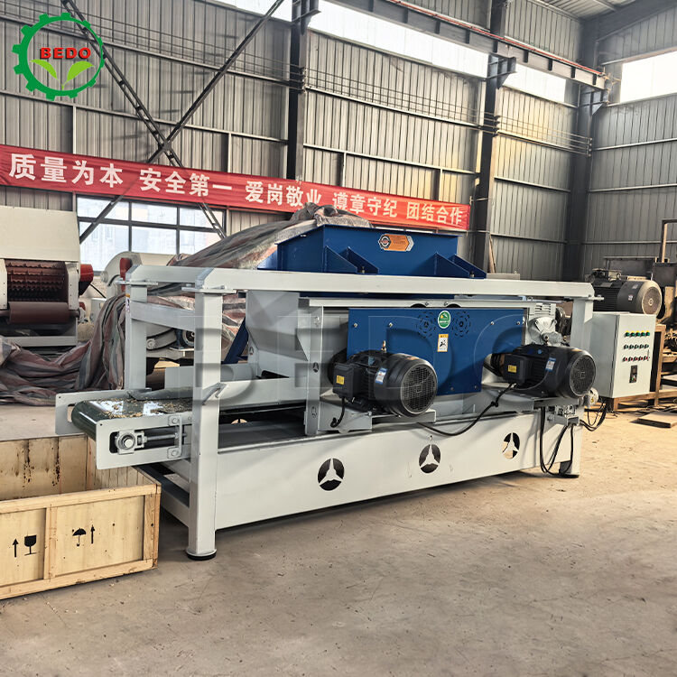 Máquina de corte de madeira de rolos de 125 mm 4kw Potência de funcionamento Tamanho de saída personalizado Equipamento de processamento multi-madeira