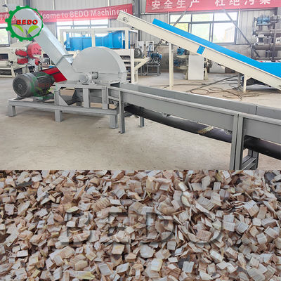 Máquina de trituração de madeira florestal de 37KW com transportador de alimentação produz 25-35mm chips