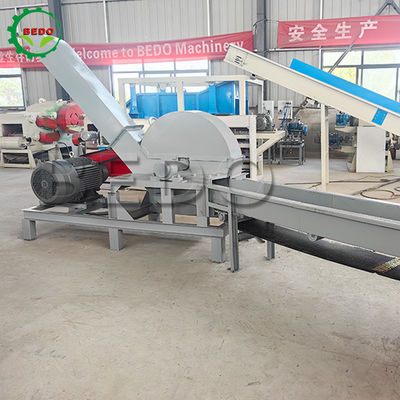 37KW Elétrico 6pcs lâminas máquina de trituração de madeira 4m Feed transportador tipo tambor triturador