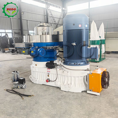 Máquina de pellets de madeira controlada por PLC com capacidade de 1500-2000 kg/h e potência de 132 kW