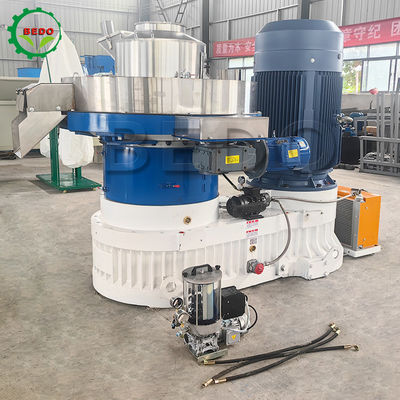 Máquina de pellets de madeira de aço inoxidável de 132KW com truncador de 3KW e bomba de óleo de 0,25KW