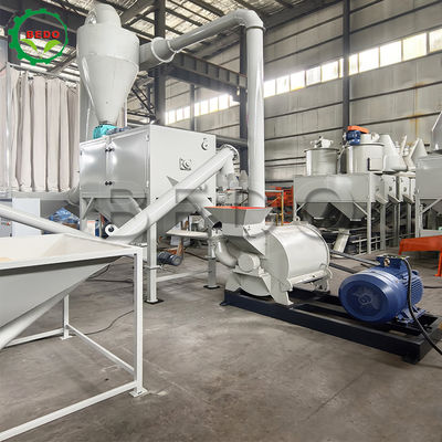 Máquina de Pó de Madeira 380V Tensão Temperatura Normal e Malha Personalizada para a Exigência do Cliente